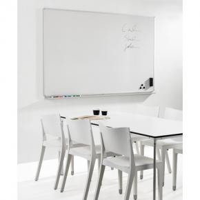 Whiteboard med pennhylla