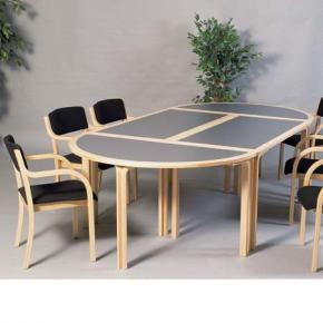 Konferensbord med oval bordsskiva