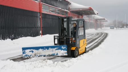 Snoplog for gaffeltruck med gummiskrapa