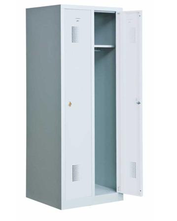 Helsvetsat kladskap med sockel och 2 dorrar