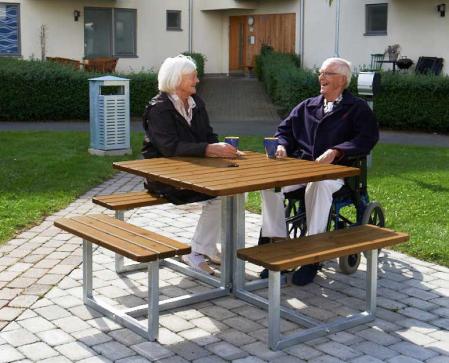 Picknickbord rullstolsanpassad