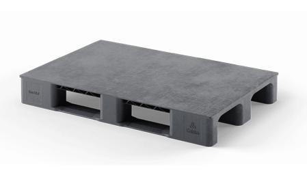 Plastpall med slat ovansida