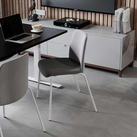 Skrivbord med fast T-stativ