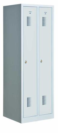 Helsvetsat kladskap med sockel och 2 dorrar