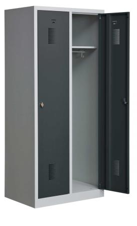 Helsvetsat kladskap med sockel och 2 dorrar