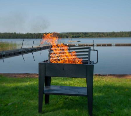 Utomhusgrill i stal