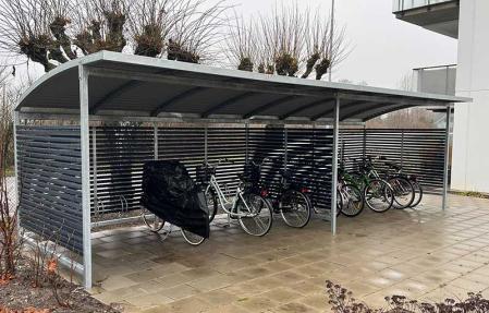 Cykelhus i stal med tak