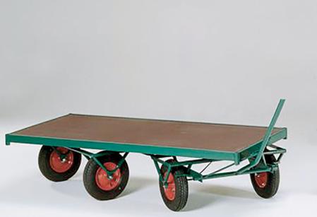 Flakvagn med vridkransstyrning