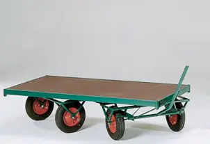 Flakvagn med vridkransstyrning