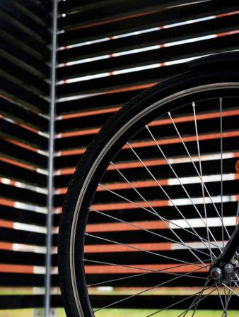 Cykelhus i stal med tak