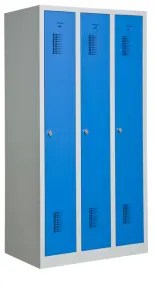 Helsvetsat kladskap med sockel och 3 dorrar