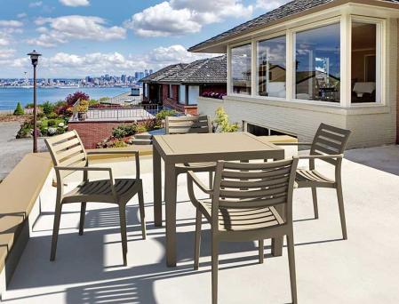 Lunchrumsstol stapelbar i plast