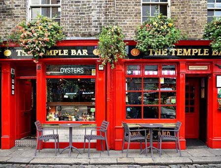 Lunchrumsstol stapelbar i plast