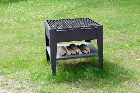 Utomhusgrill i stal