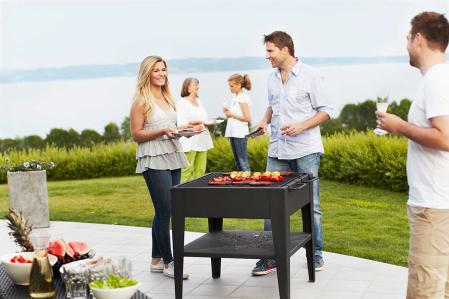 Utomhusgrill i stal