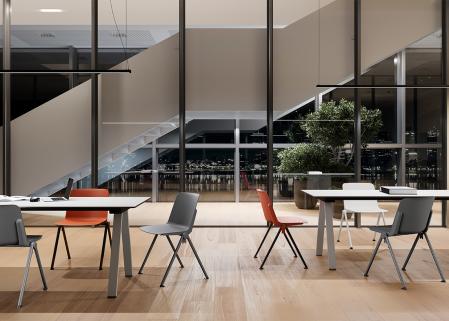 Stapelbar konferensstol