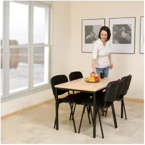 Kvadratiskt matbord